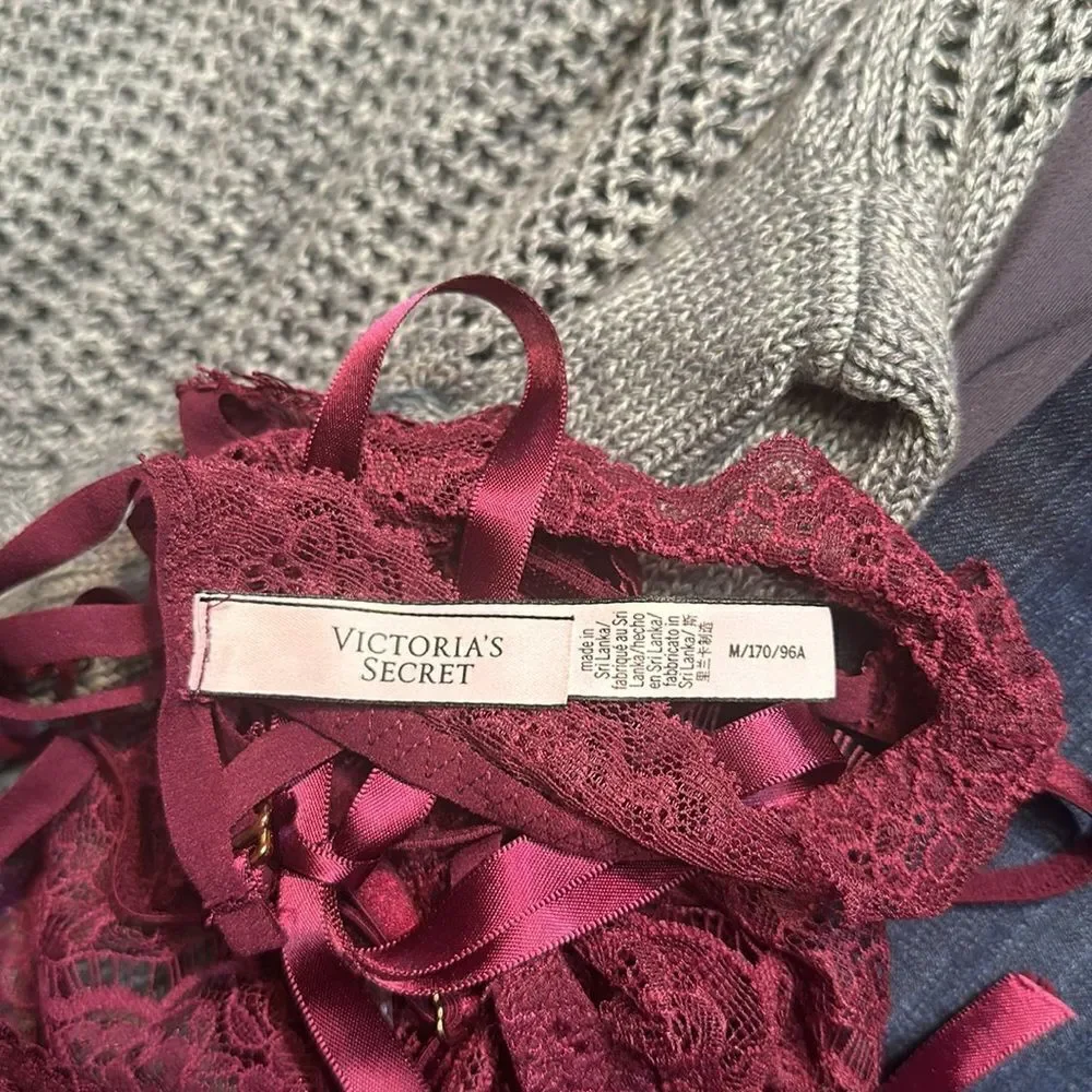Victoria’s Secret lingerie M (2800)  NWOT